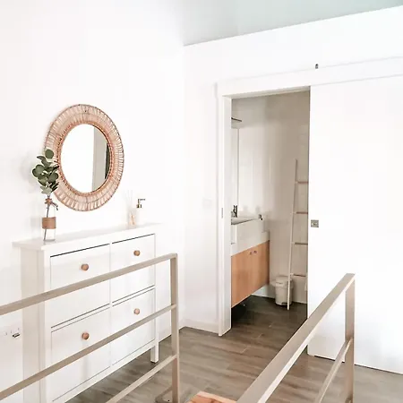 Mezzanine Encantador No Апартаменты